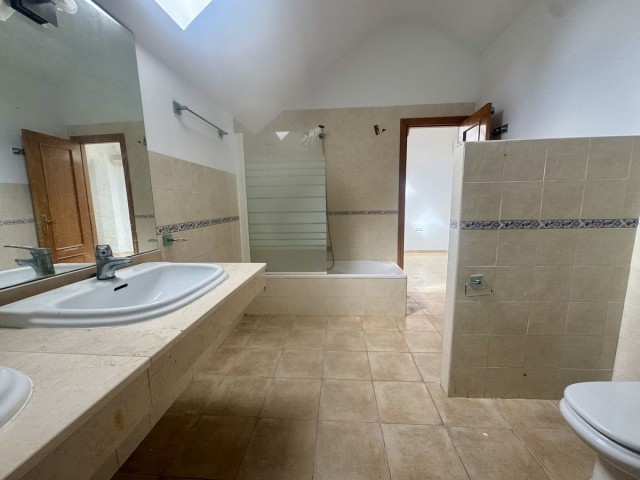 3 Bedrooms Townhouse in Marbella