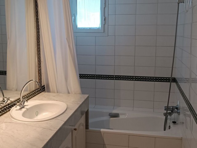 3 Makuuhuoneen Huoneisto Guadalmina Baja