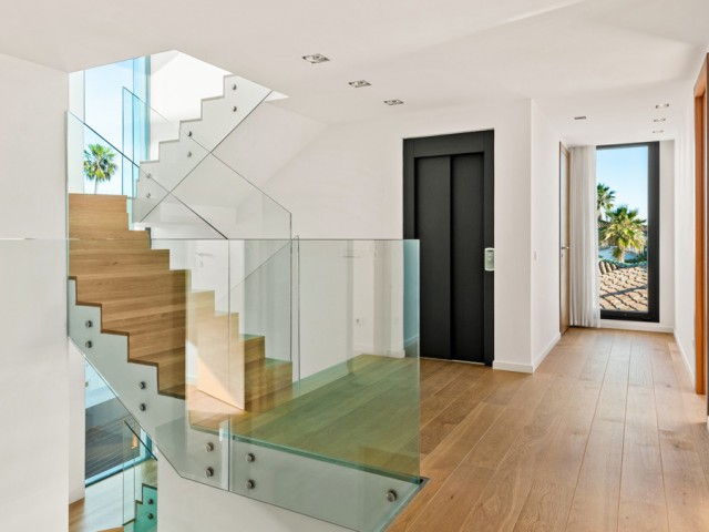 Villa avec 6 Chambres  à Costabella