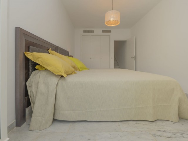 Maison mitoyenne avec 3 Chambres  à Bahía de Marbella