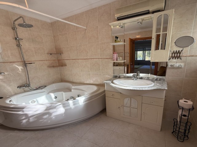 6 Sovrums Villa i Alhaurín de la Torre