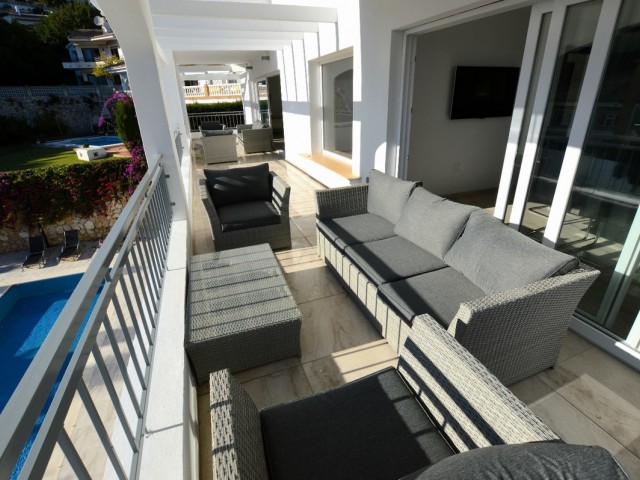 6 Bedrooms Villa in Benalmadena