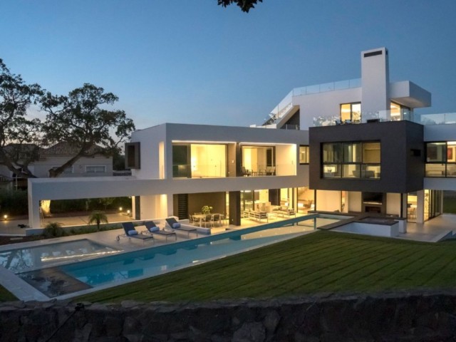 Villa avec 5 Chambres  à San Roque Club