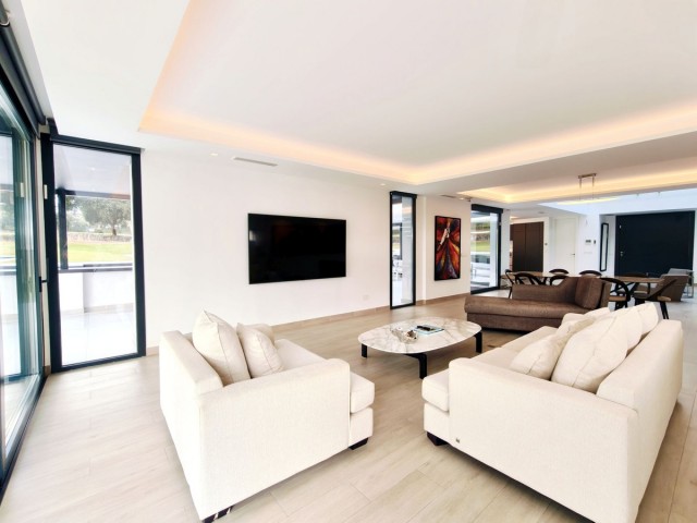 Villa avec 5 Chambres  à San Roque Club