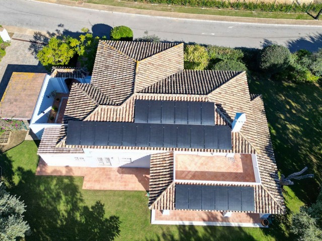 Villa avec 4 Chambres  à San Roque Club