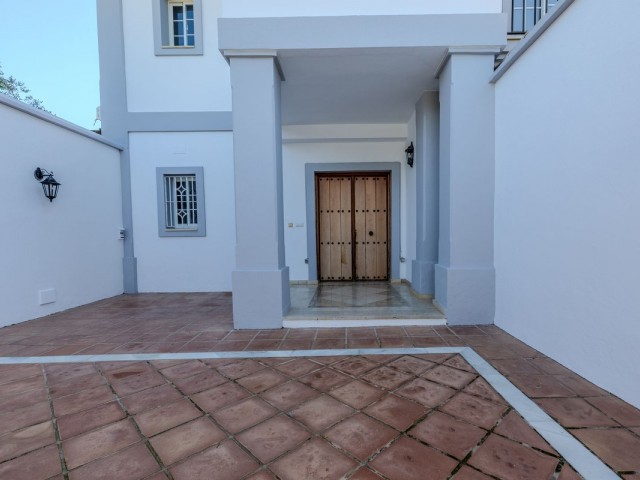 Villa avec 4 Chambres  à San Roque Club