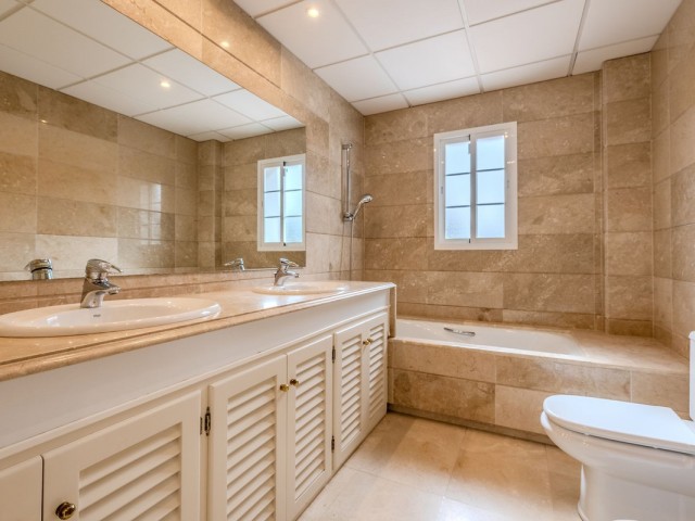 Villa avec 4 Chambres  à San Roque Club