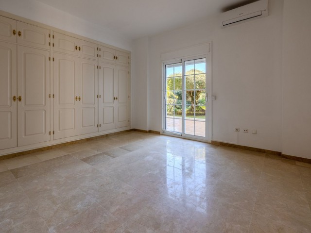 Villa avec 4 Chambres  à San Roque Club