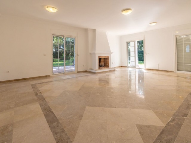 Villa avec 4 Chambres  à San Roque Club