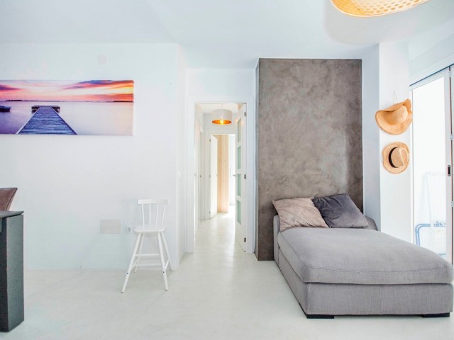 3 Bedrooms Apartment in Elviria