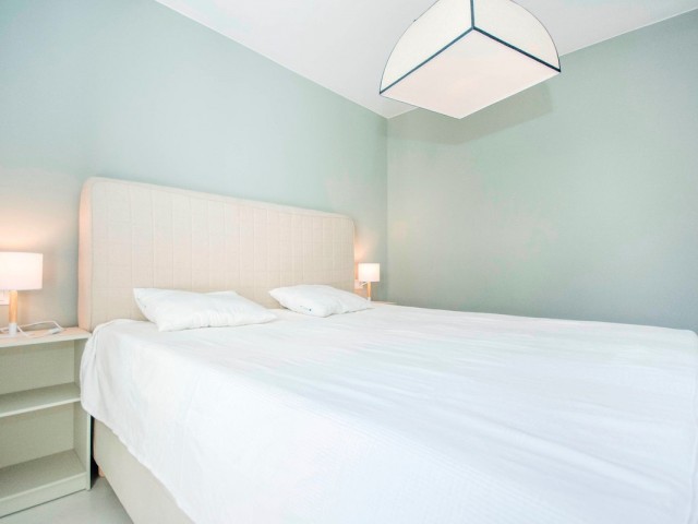 Apartamento con 3 Dormitorios  en Elviria