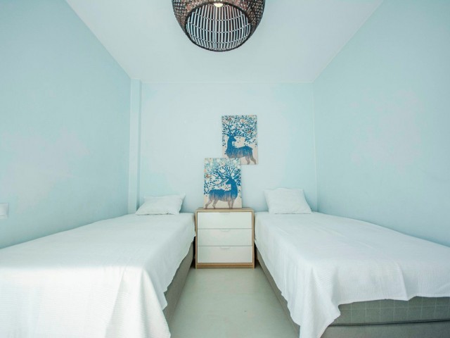 Apartamento con 3 Dormitorios  en Elviria