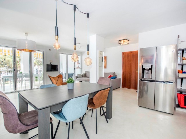 Apartamento con 3 Dormitorios  en Elviria
