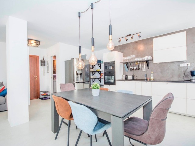 Apartamento con 3 Dormitorios  en Elviria