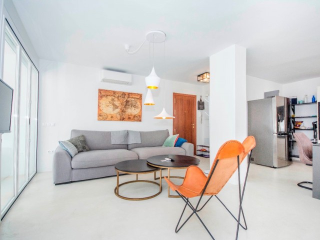 Apartamento con 3 Dormitorios  en Elviria