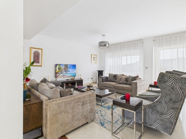 Kattohuoneisto, San Roque, R5212528