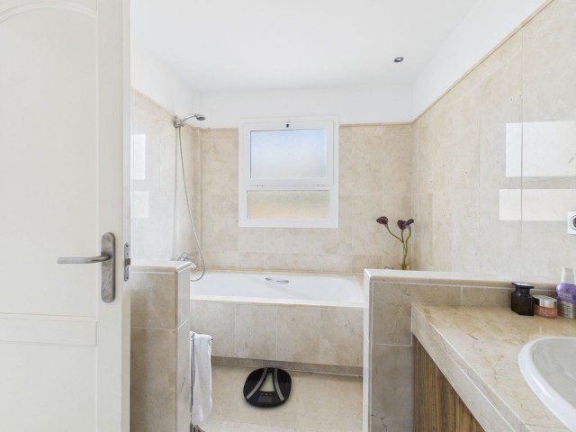 Penthouse avec 3 Chambres  à San Roque