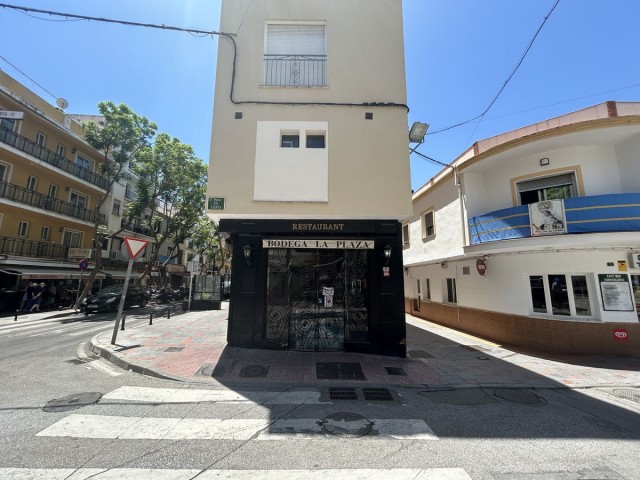 Commercial avec 2 Chambres  à Málaga
