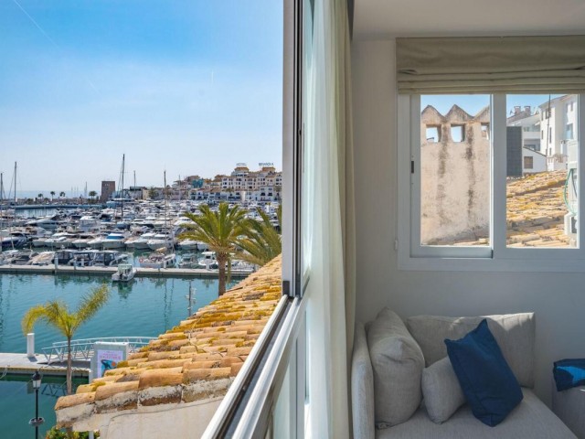 Penthouse avec 2 Chambres  à Puerto Banús