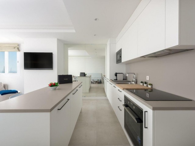 Penthouse avec 2 Chambres  à Puerto Banús
