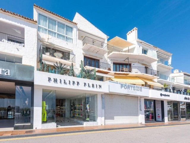 Penthouse avec 2 Chambres  à Puerto Banús