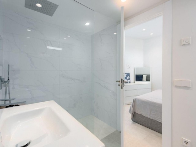 Penthouse avec 2 Chambres  à Puerto Banús