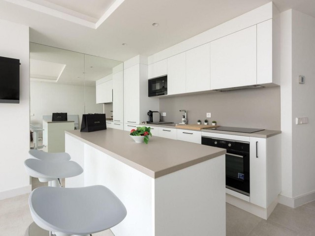 Penthouse avec 2 Chambres  à Puerto Banús