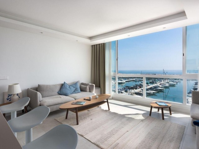 Penthouse avec 2 Chambres  à Puerto Banús