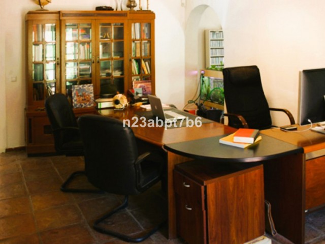 Villa, Los Almendros, R5223385