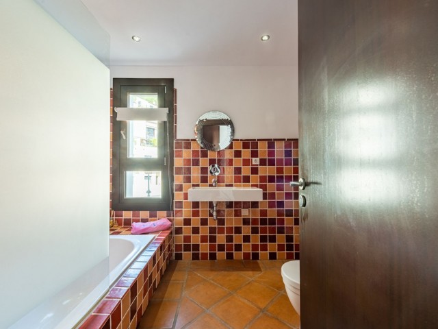 4 Bedrooms Townhouse in Benahavís