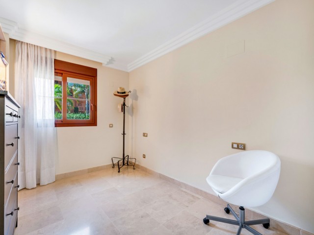 3 Bedrooms Apartment in Benahavís