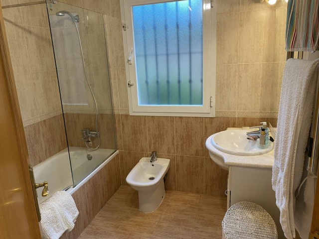 Apartamento con 3 Dormitorios  en Mijas