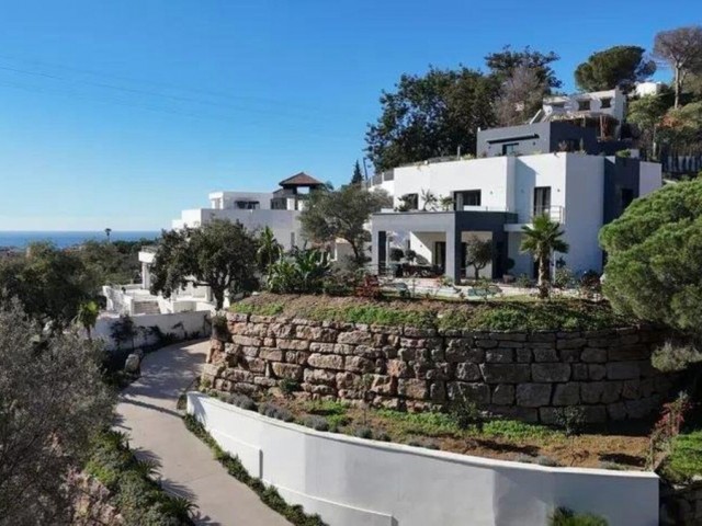 4 Bedrooms Villa in Elviria