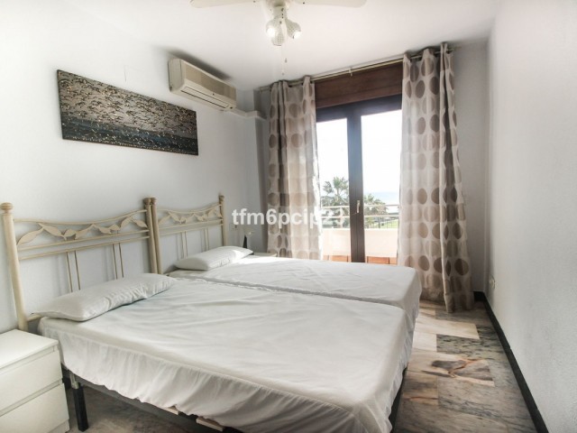 Maison mitoyenne avec 5 Chambres  à La Duquesa