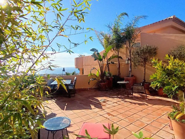2 Bedrooms Apartment in Calahonda