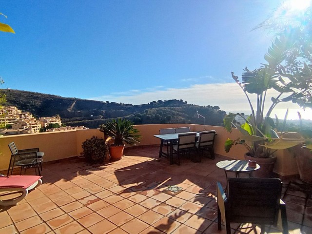 2 Bedrooms Apartment in Calahonda