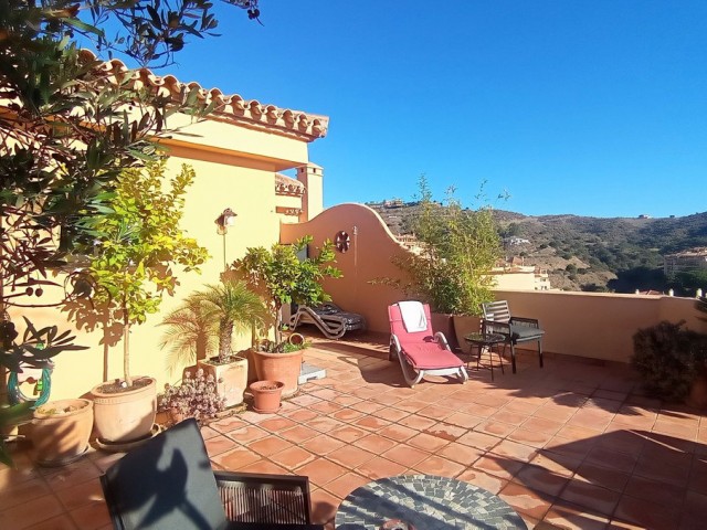 2 Bedrooms Apartment in Calahonda