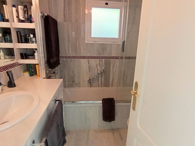 2 Bedrooms Apartment in Calahonda