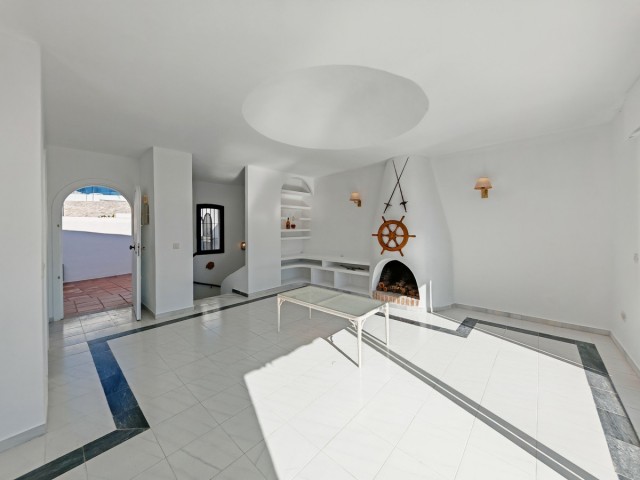 Maison mitoyenne, Cabopino, R5236669