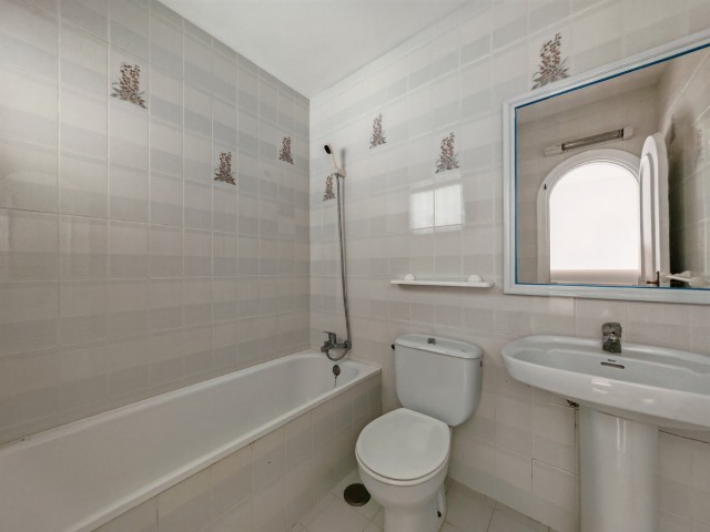 Maison mitoyenne avec 2 Chambres  à Cabopino
