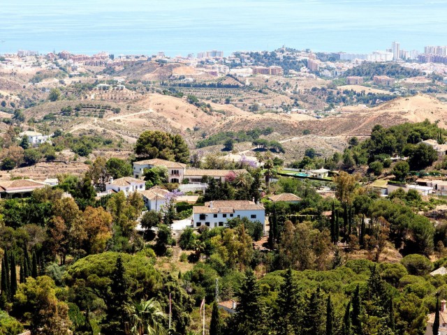 5 Bedrooms Townhouse in Mijas