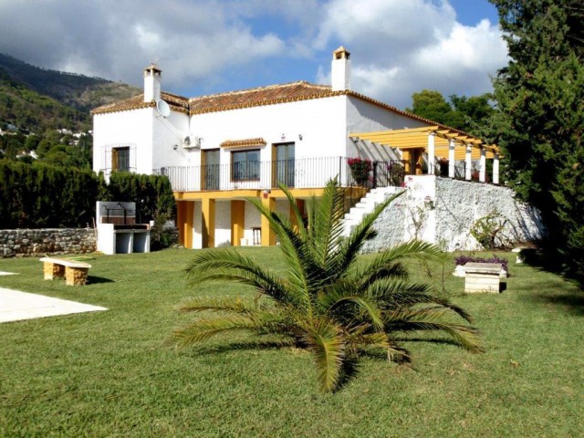 5 Bedrooms Townhouse in Mijas