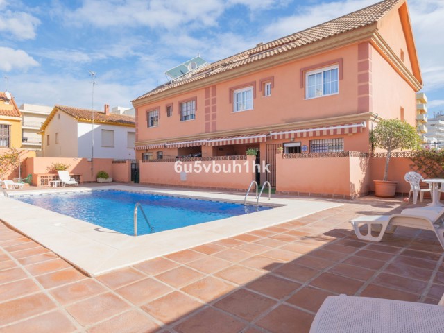 Villa con 4 Dormitorios  en Fuengirola