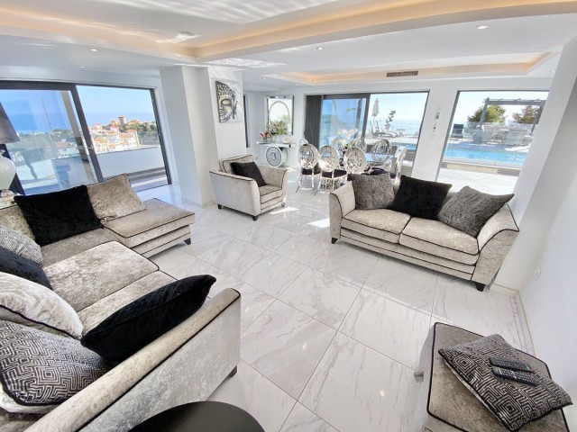 Villa avec 6 Chambres  à Benalmadena Pueblo