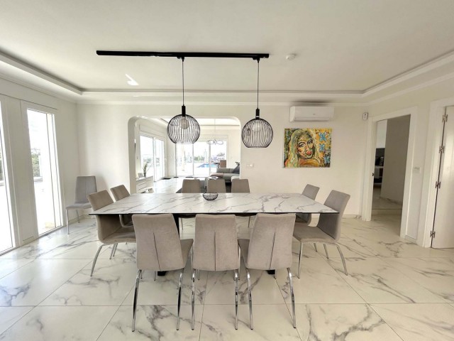 7 Bedrooms Villa in Mijas Costa