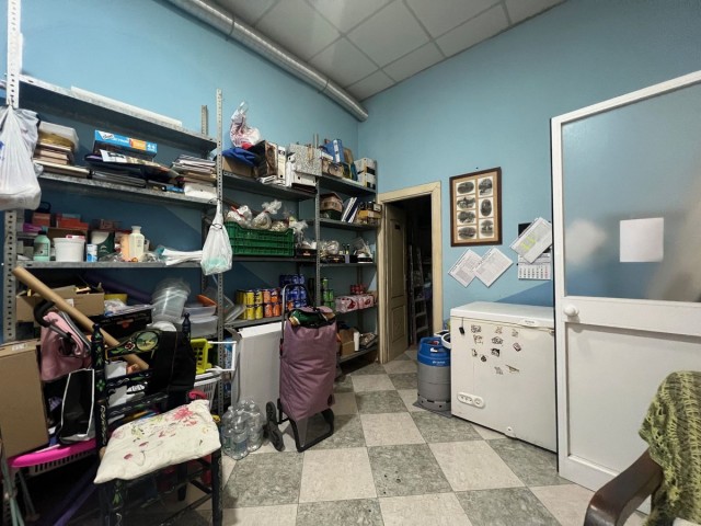 Comercial con 0 Dormitorios  en Estepona