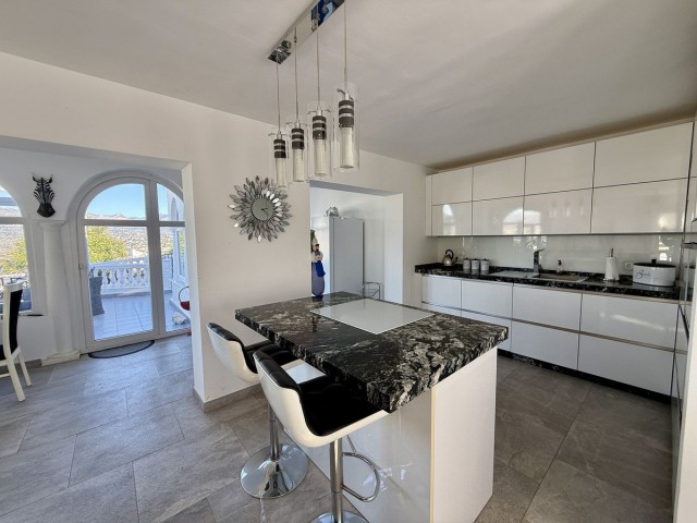 4 Schlafzimmer Villa in Cerros del Aguila