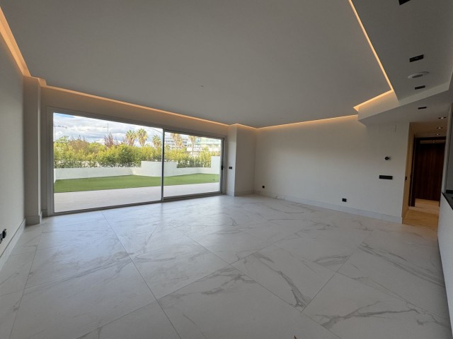 2 Bedrooms Apartment in San Pedro de Alcántara