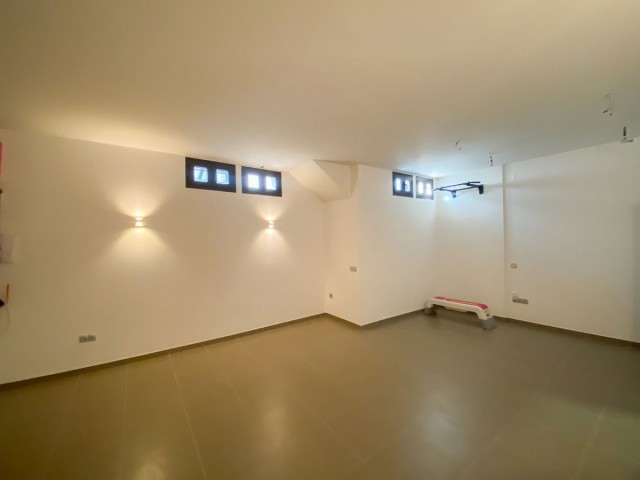 Villa avec 5 Chambres  à Valle Romano