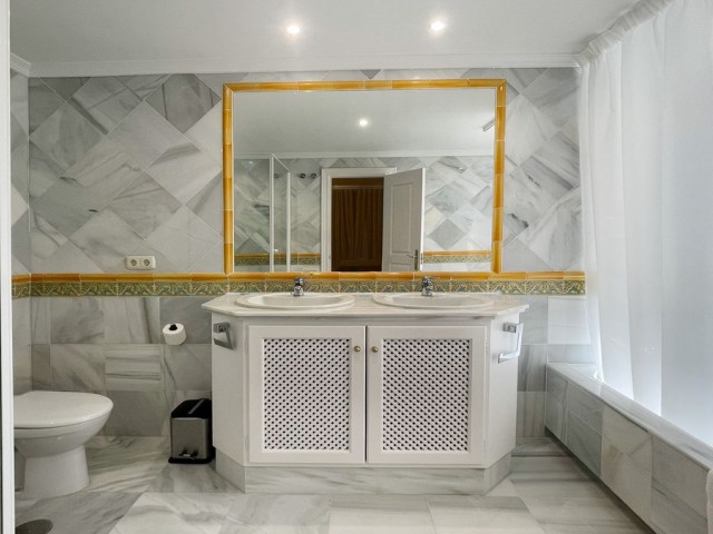 Appartement avec 3 Chambres  à Monte Halcones